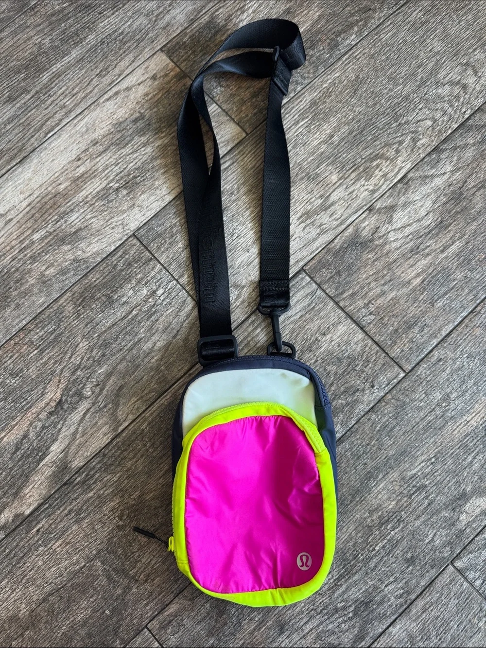 yeti bag cooler 20 Daytrip Insulated Backpack 20L Vinyl model:WM-DT15 and the front stash Timbuk2 Pip Crossbody Bag